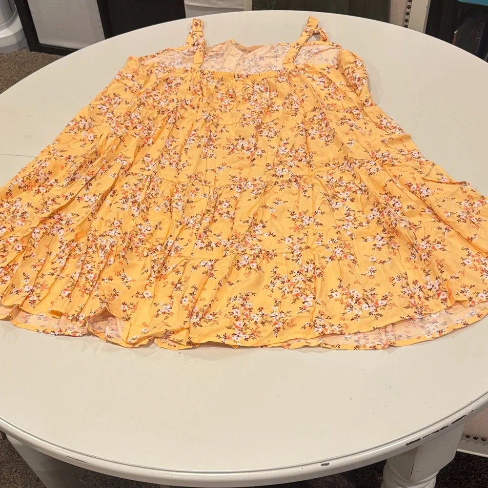 Old Navy Sleeveless Tiered Floral Swing Dress - Picture 6 of 10